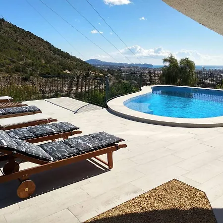 Grace,10p,seaview,pool *