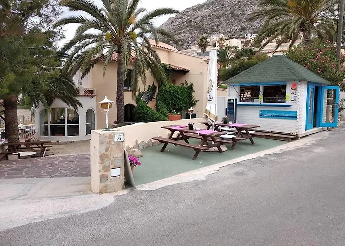 Grace,10p,seaview,pool