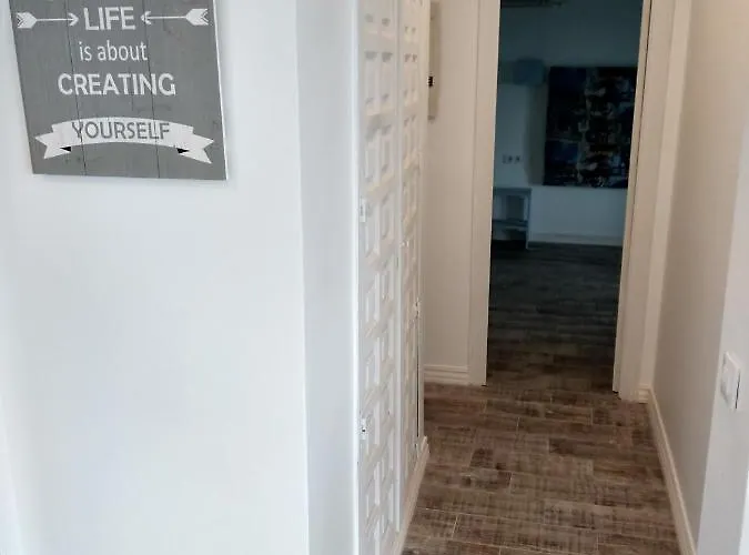 Grace,10p,seaview,pool *